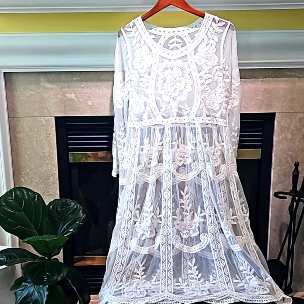 Lace Dress/Coverup Perfect Condition Size Large